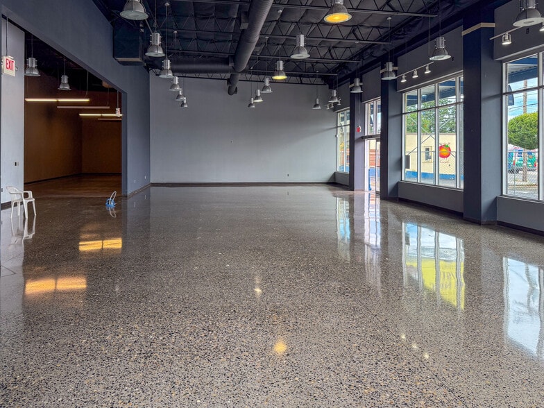 8073 SE 17th Ave, Portland, OR for lease - Building Photo - Image 3 of 9