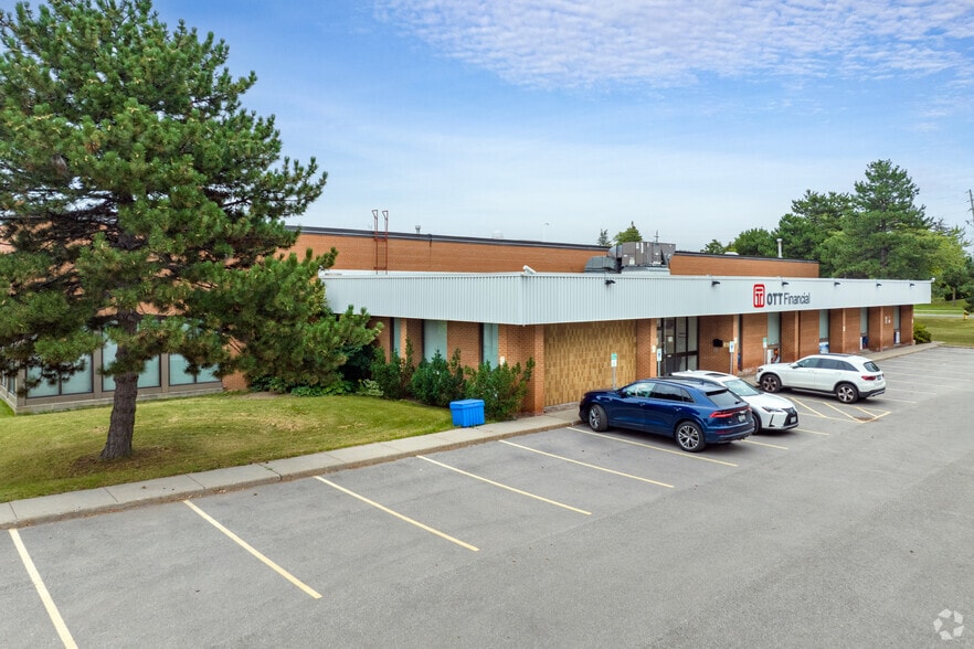 96 Steelcase Rd W, Markham, ON à vendre - Photo du bâtiment - Image 1 de 1
