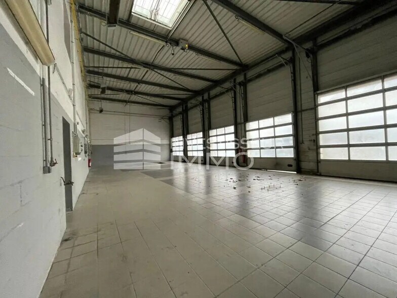 Retail in Mareuil-lès-Meaux for lease - Building Photo - Image 3 of 10