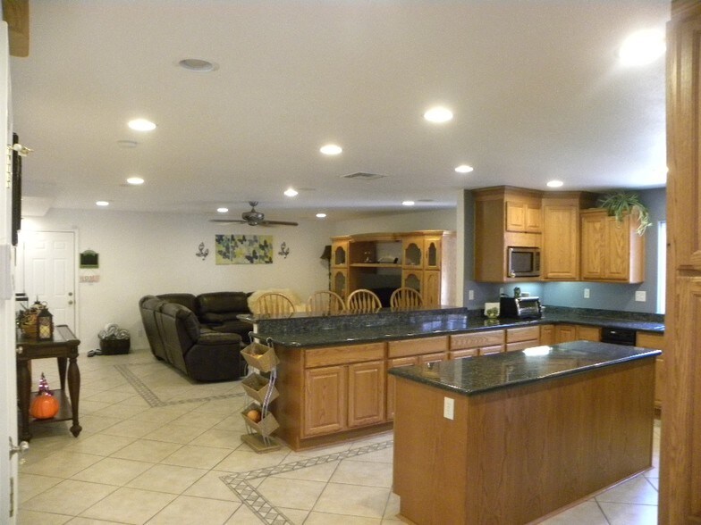 841 N Palm Ave, Upland, CA à vendre - Photo intérieure - Image 2 de 15