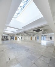 1 Neal St, Londres à louer Photo intérieure- Image 1 de 5