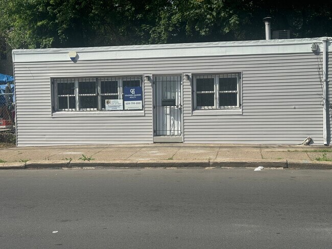 Plus de détails pour 393 Brunswick Ave, Trenton, NJ - Commerce de détail à vendre