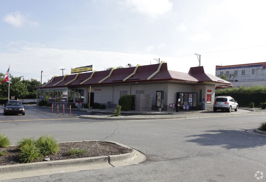 1737 W Fullerton Ave, Chicago, IL à vendre - Photo du bâtiment - Image 2 de 8