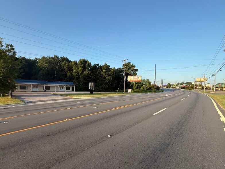3713-3715 Pepperell Pky, Opelika, AL for lease - Building Photo - Image 3 of 18