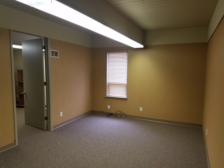 2310 E Oakland Ave, Bloomington, IL à louer - Photo intérieure - Image 3 de 20