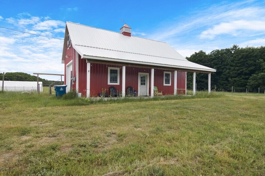 7946 VALLEY Rd, Honor, MI for sale - Building Photo - Image 2 of 7