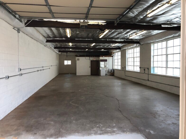 2100 S 57th St, West Allis, WI à vendre - Photo intérieure - Image 3 de 20