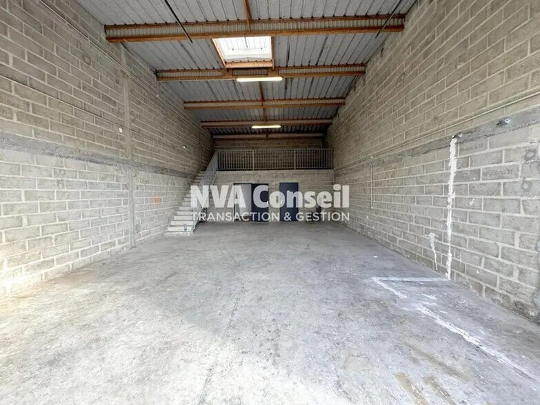Rue Denis Papin, Beauchamp for lease - Interior Photo - Image 2 of 9