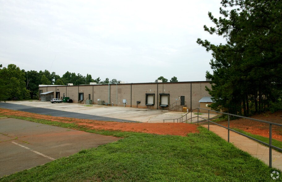 1403 S Third St, Mebane, NC à louer - Photo du bâtiment - Image 3 de 9