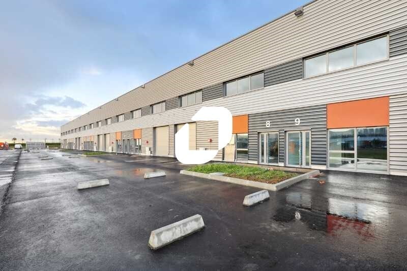 6 Les Grands Champs, Le Thillay for lease Building Photo- Image 1 of 15