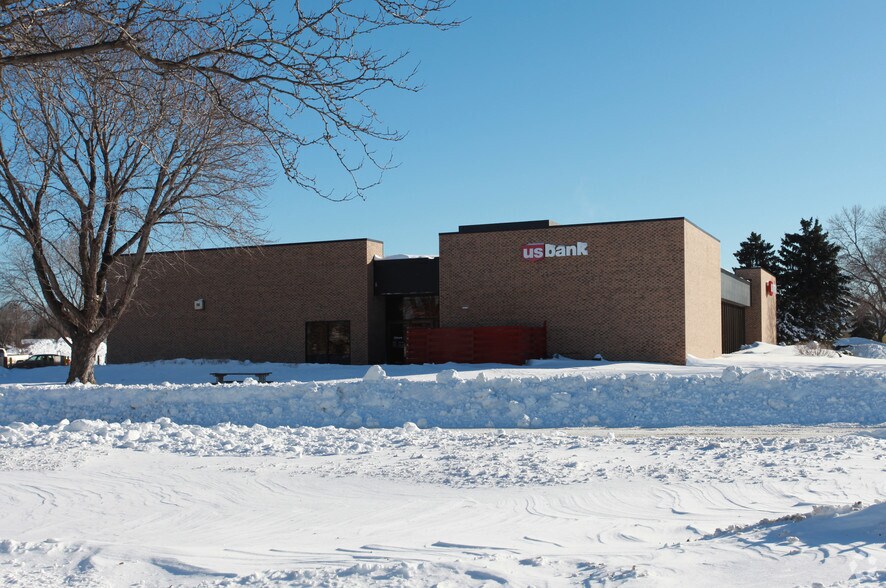 231 NE County Road 10, Blaine, MN à louer - Photo du bâtiment - Image 2 de 4