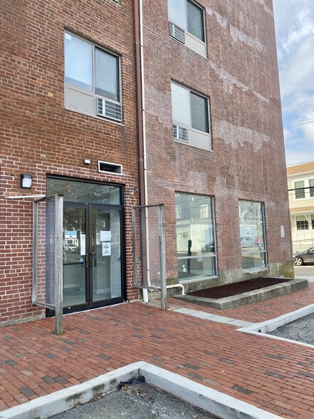 76 Broadway, Newport, RI for lease - Building Photo - Image 2 of 27