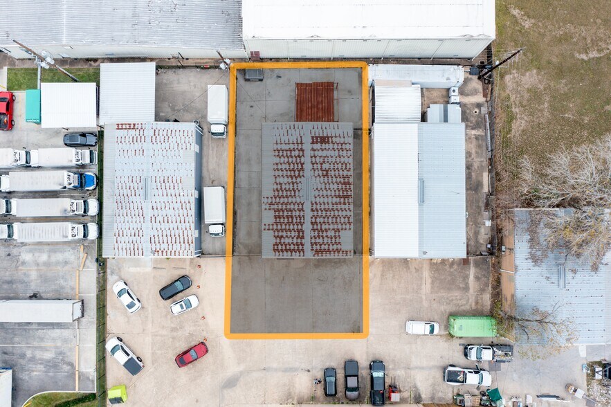 10202 Mula Cir, Stafford, TX à louer - Photo du bâtiment - Image 3 de 11