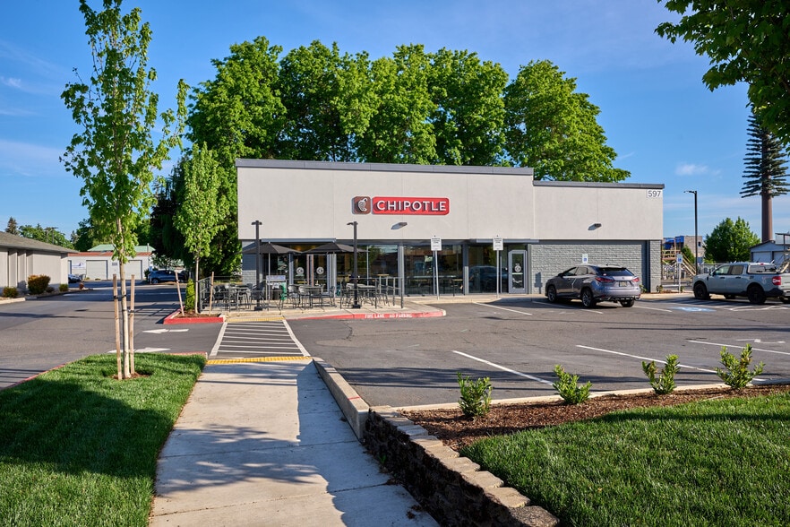 597 SW 1st Ave, Canby, OR for sale - Building Photo - Image 2 of 6