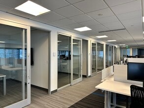 999 3rd Ave, Seattle, WA for lease Building Photo- Image 2 of 8