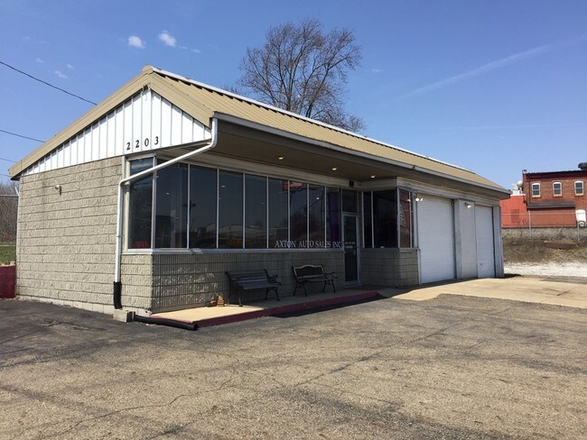 Plus de détails pour 2203 Navarre Rd, Canton, OH - Commerce de détail à vendre