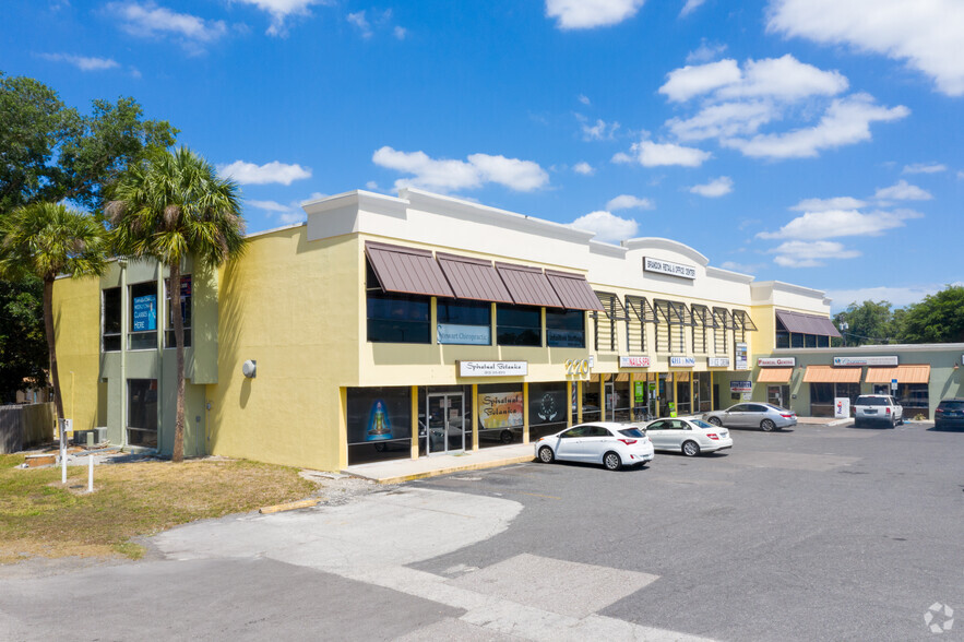 210-220 W Brandon Blvd, Brandon, FL for lease - Primary Photo - Image 1 of 5