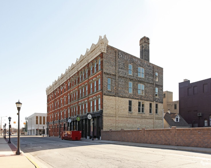 311-321 Center Ave, Bay City, MI for sale - Building Photo - Image 2 of 21