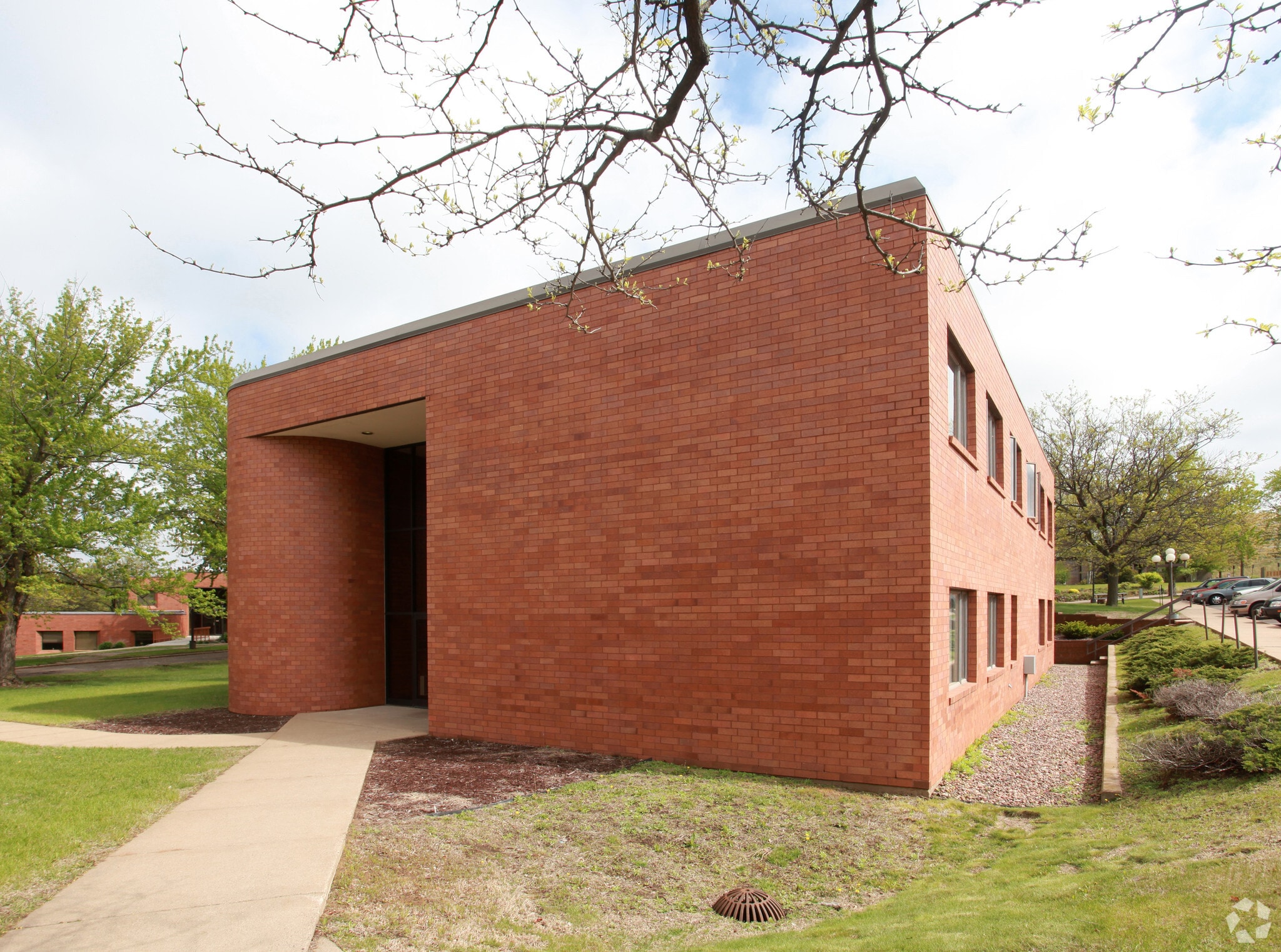 1280 W Clairemont Ave, Eau Claire, WI for lease Primary Photo- Image 1 of 11