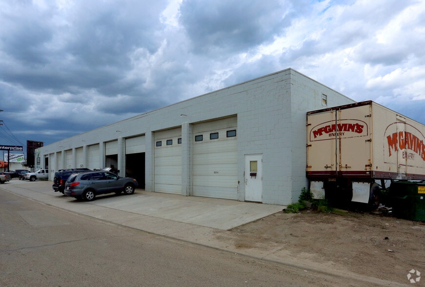 8604 Yellowhead Trl NW, Edmonton, AB for lease - Building Photo - Image 2 of 5