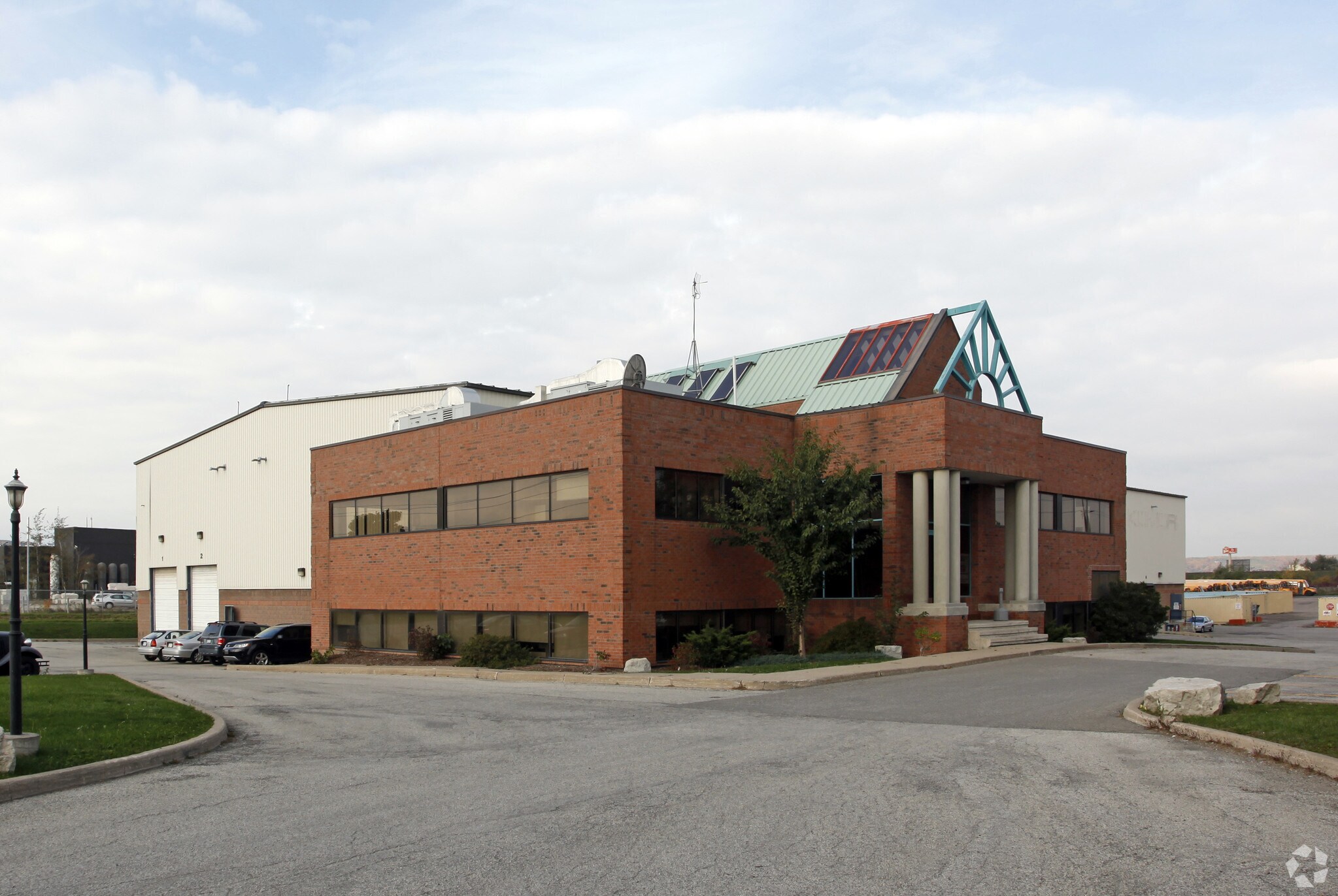 151 Steeles Ave E, Milton, ON à vendre Photo principale- Image 1 de 1