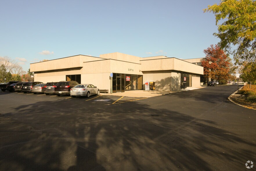 23711 Chagrin Blvd, Beachwood, OH à vendre - Photo principale - Image 1 de 1