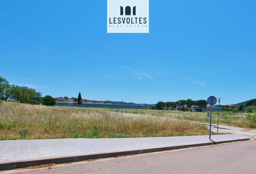 Residencial Mas Borrell portfolio of 5 properties for sale on LoopNet.ca - Building Photo - Image 3 of 4