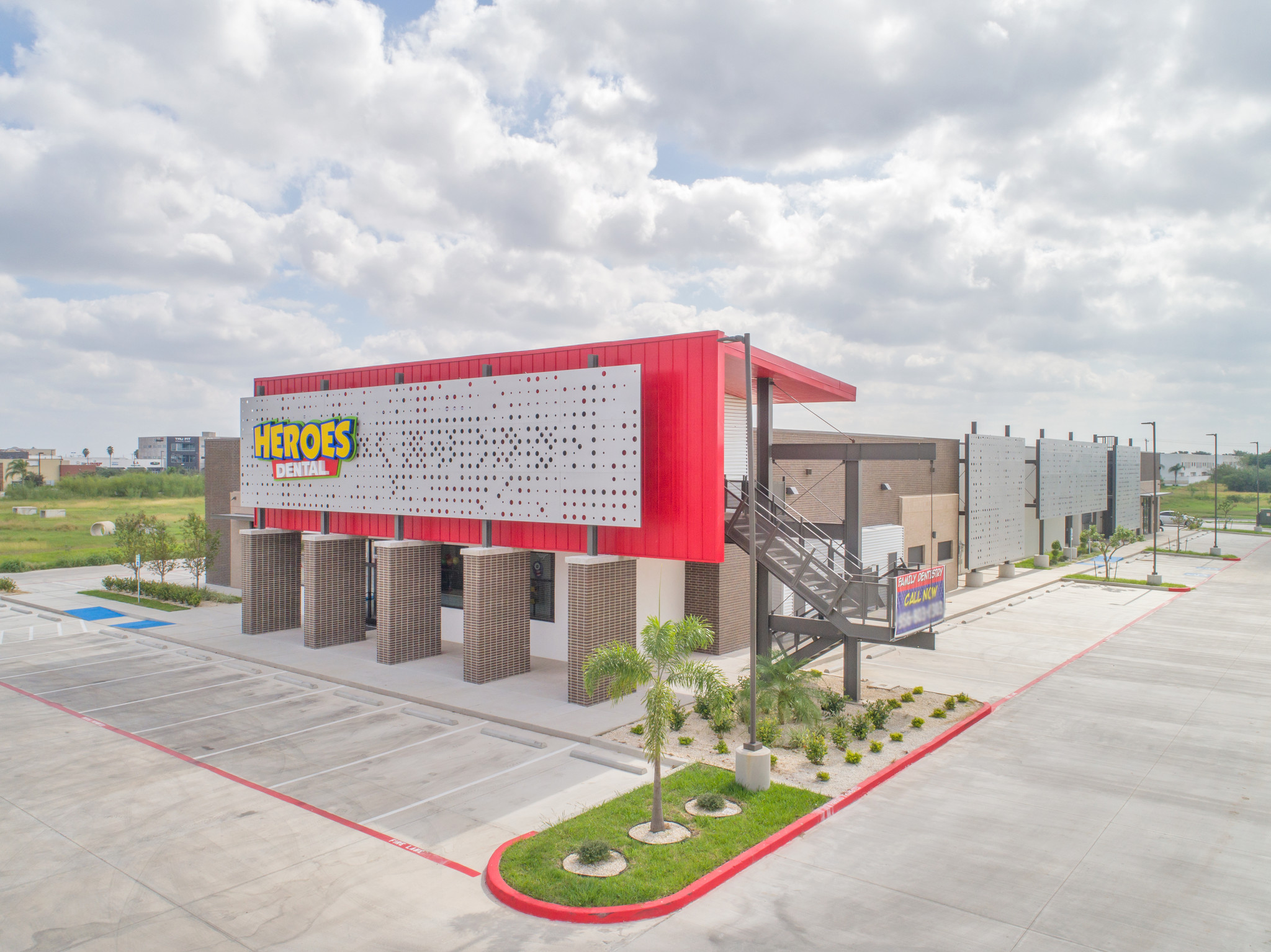 4229 W Us-83 Expy, McAllen, TX for lease Primary Photo- Image 1 of 6