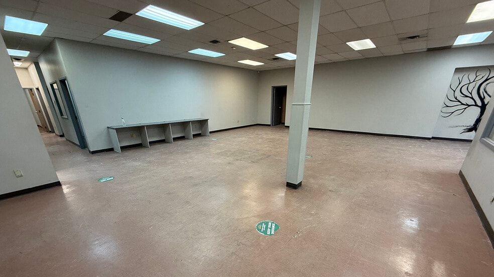 574 Erin St, Winnipeg, MB for lease - Interior Photo - Image 2 of 9