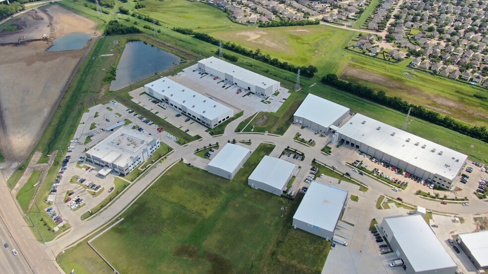 13027 Gulf Commerce Dr, Houston, TX for lease - Building Photo - Image 3 of 9