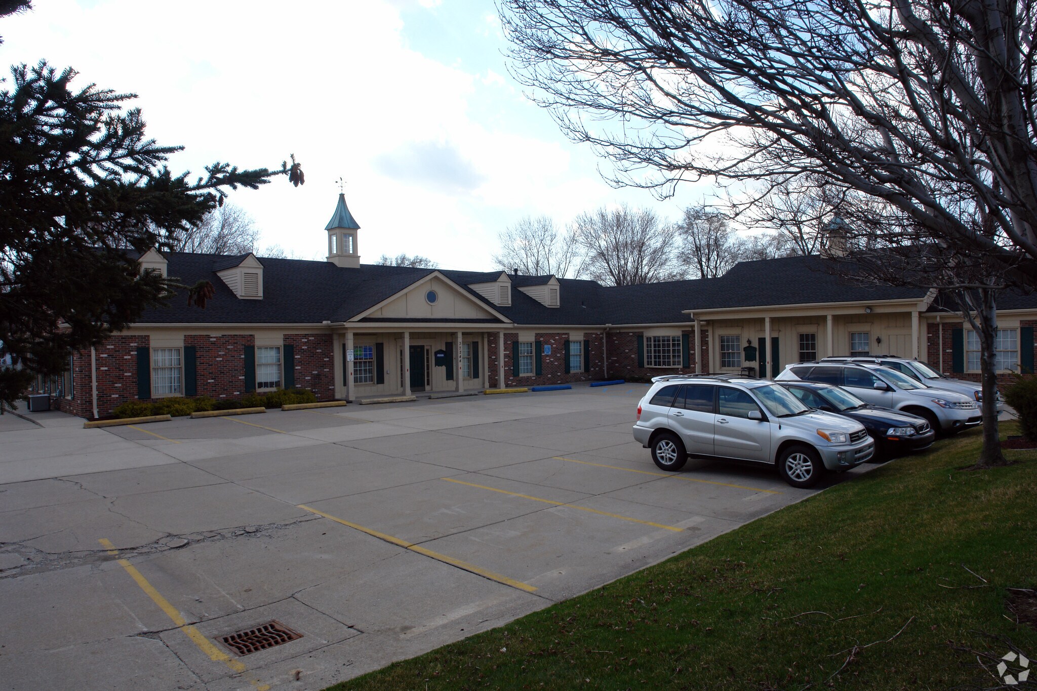 37244 S Groesbeck Hwy, Clinton Township, MI à louer Photo principale- Image 1 de 24