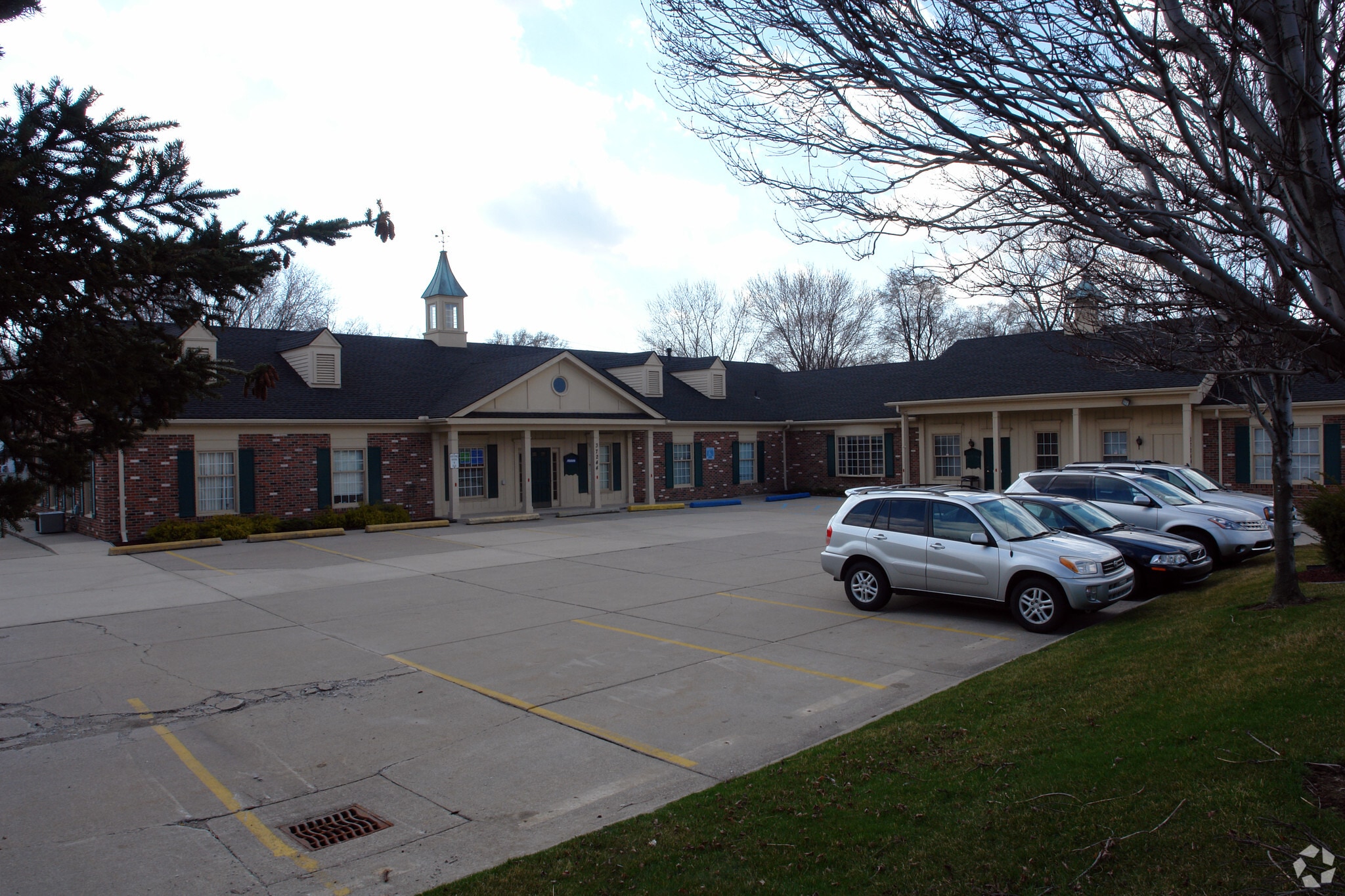37244 S Groesbeck Hwy, Clinton Township, MI for lease Primary Photo- Image 1 of 24
