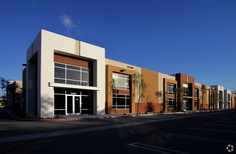34300 Gateway Dr, Palm Desert, CA à vendre - Photo du bâtiment - Image 2 de 3