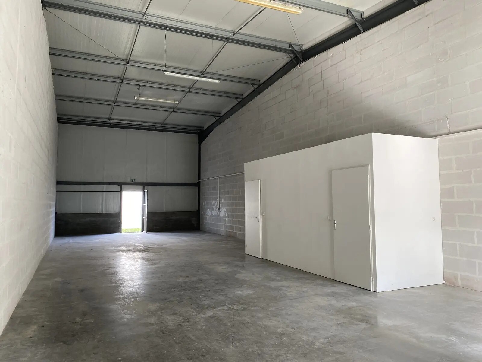 Industrial in Le Haillan for lease Interior Photo- Image 1 of 22