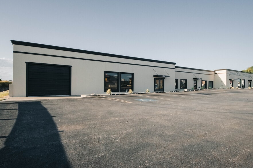 8532-8548 E 41st St, Tulsa, OK for lease - Building Photo - Image 3 of 24