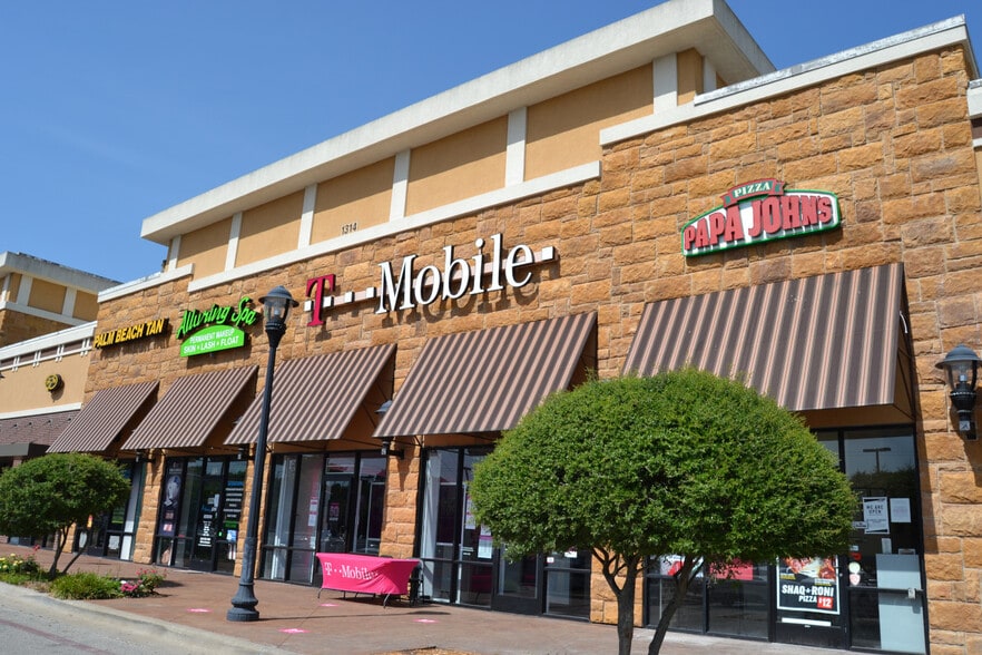 1314 S Main St, Weatherford, TX for lease - Building Photo - Image 2 of 9