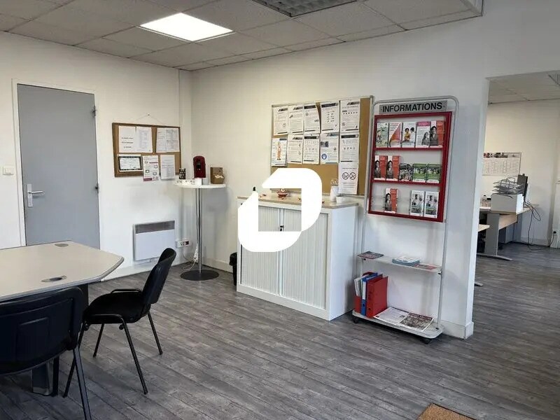 Office in Eysines for lease Interior Photo- Image 1 of 9