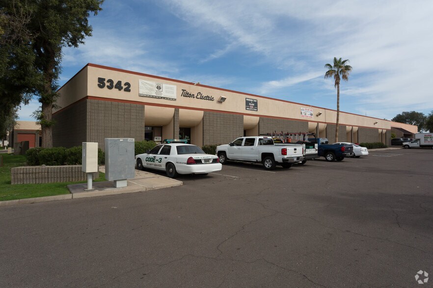 5420 W Camelback Rd, Glendale, AZ à louer - Photo du bâtiment - Image 2 de 6
