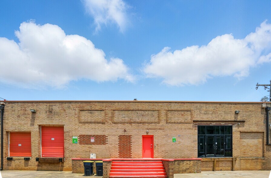 3630 Tryclan Dr, Charlotte, NC à louer - Photo du bâtiment - Image 1 de 12