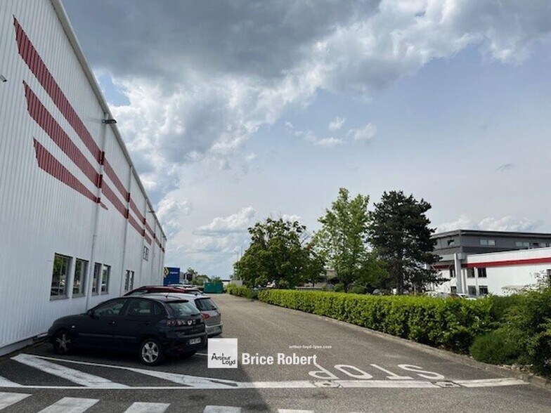 43 Rue Ampère, Chassieu à vendre - Photo du bâtiment - Image 2 de 5