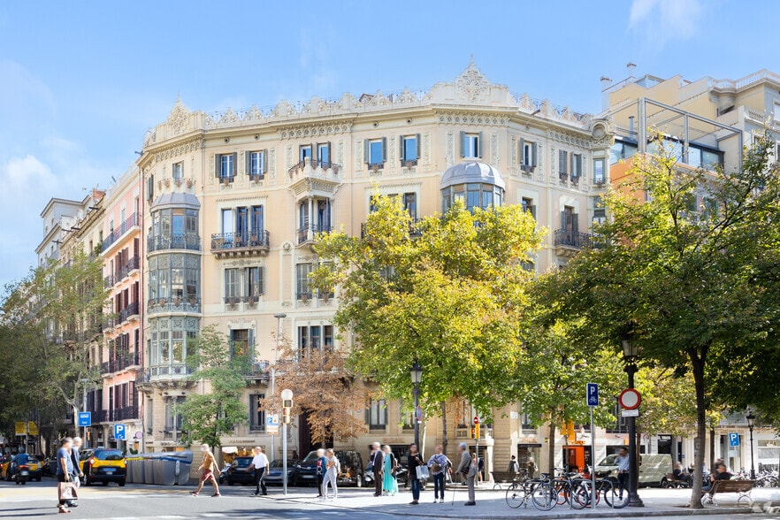 Office in Barcelona, Barcelona for lease - Building Photo - Image 3 of 3