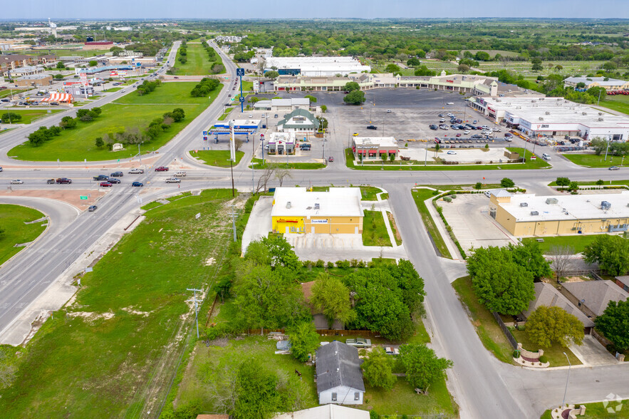 1499 E Court St, Seguin, TX for lease - Aerial - Image 3 of 6