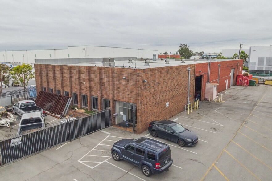 14550 S Main St, Gardena, CA à vendre - Photo du bâtiment - Image 3 de 9
