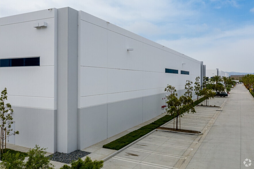 1204 N Miller St, Anaheim, CA for lease - Building Photo - Image 3 of 4
