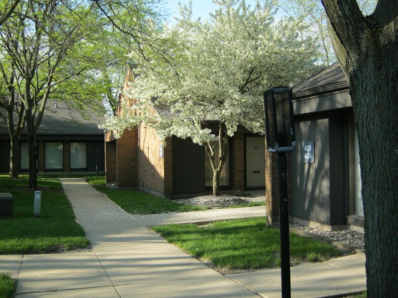 1250 Executive Pl, Geneva, IL à louer - Photo du bâtiment - Image 1 de 12