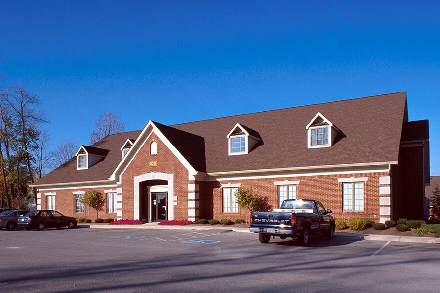 9800 Westpoint Dr, Indianapolis, IN à louer - Photo du bâtiment - Image 2 de 2
