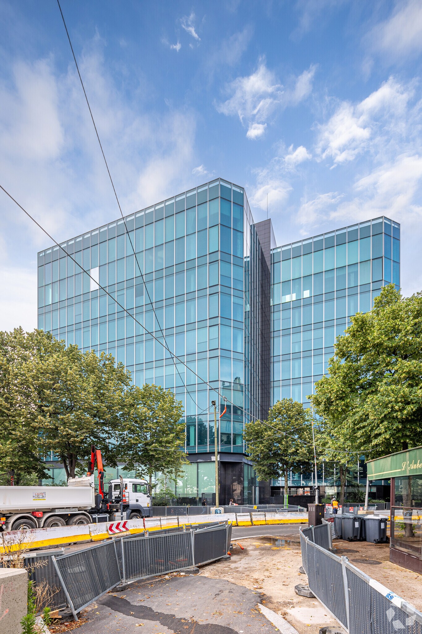 83-85 Avenue De La Grande Armée, Paris for lease Primary Photo- Image 1 of 4