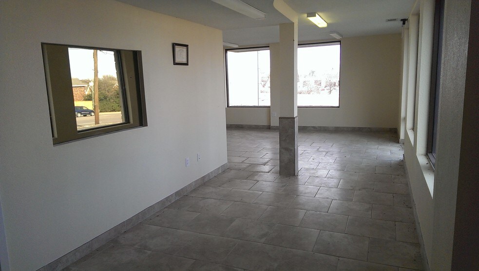 4120 Harwood Rd, Bedford, TX à louer - Photo intérieure - Image 2 de 3