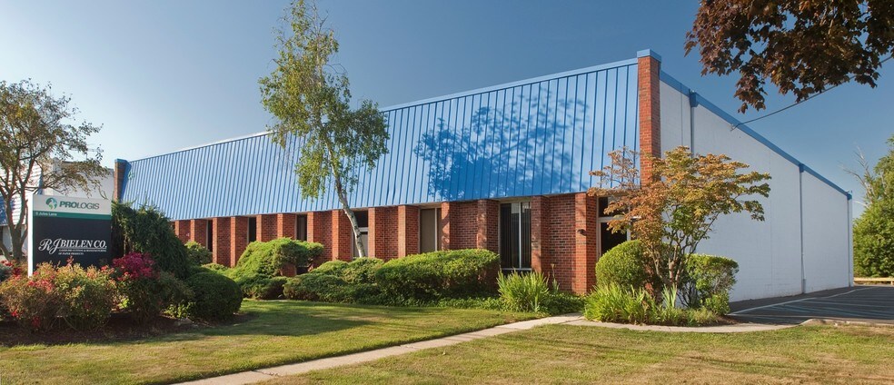 6 Jules Ln, New Brunswick, NJ à louer - Photo du bâtiment - Image 2 de 5