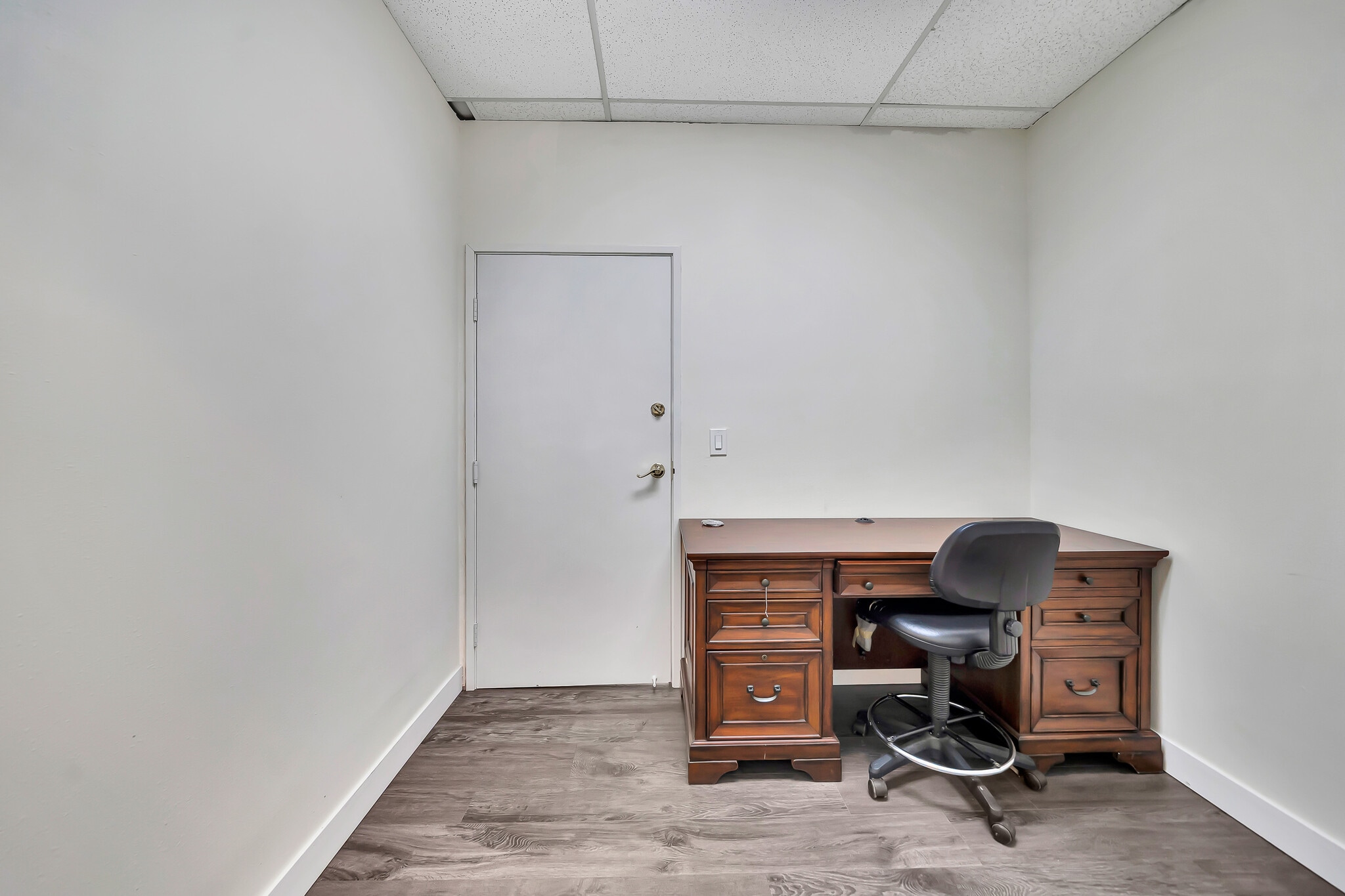 14553 Delano St, Van Nuys, CA for lease Interior Photo- Image 1 of 6